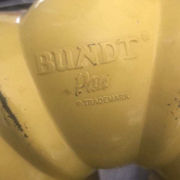 2 VINTAGE ALUMINUM BUNDT CAKE PANS - Picture 6 of 7